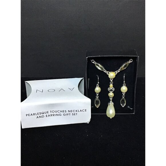 Avon Pearlesque Touches Necklace/Earring Gift Set (1558-A-B) - Picture 1 of 4